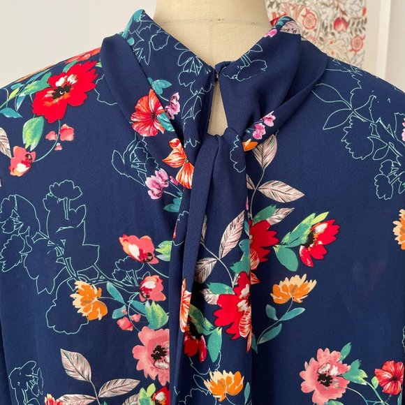 Floral Blouse With Bell Sleeves - Picture 4 of 9